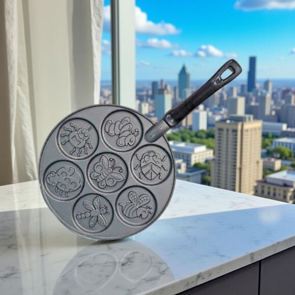 Nordic Ware Backyard Friends Silver Dollar Pancake Skillet 10 1/2" NonStick - Picture 1 of 5